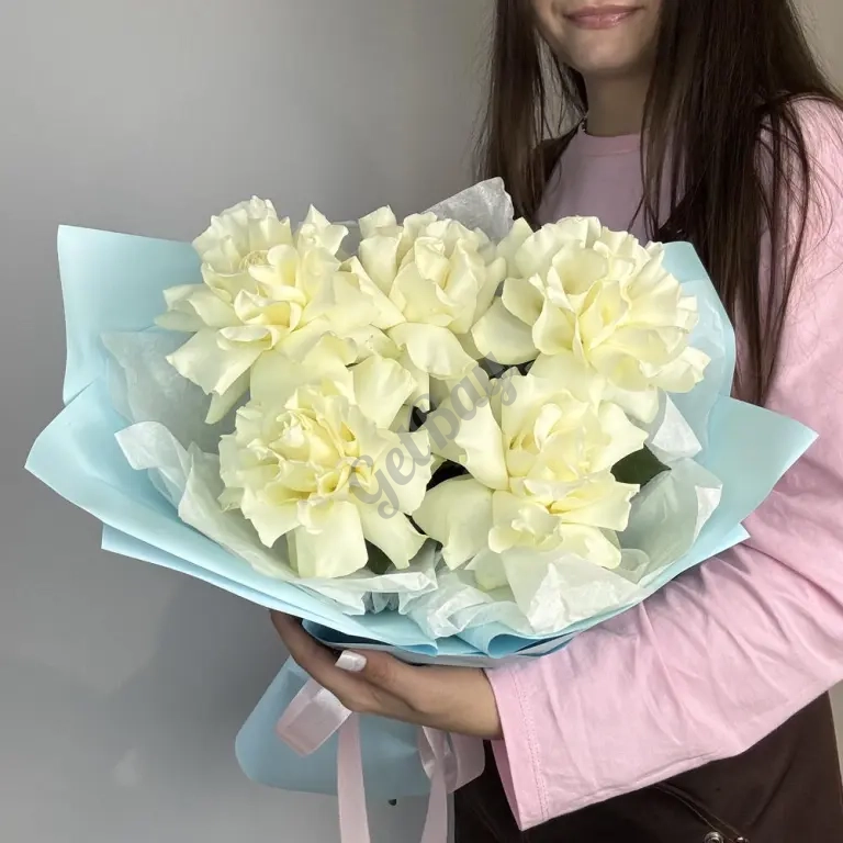 5 Французских белых роз доставка в г.Воронеже